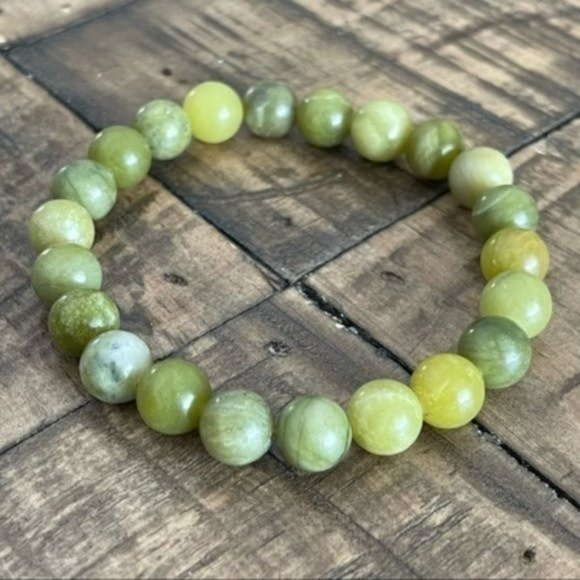 8mm Green Peridot Stretch Bead Bracelet - Picture 6 of 8